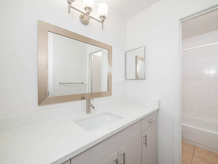 Camelot Apartments — Photo 84