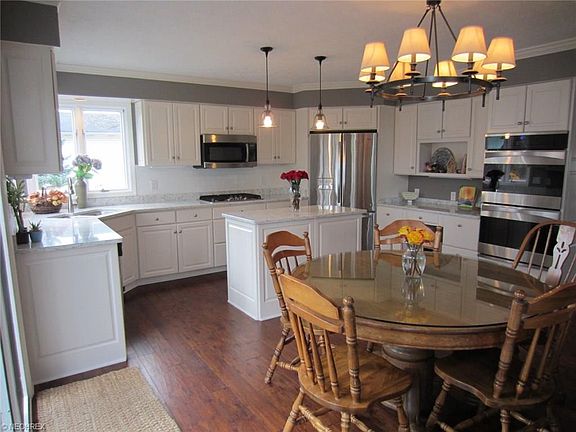 4th image of 2125 Lake Pointe Dr