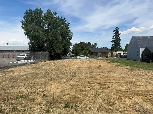 200 E 4th St, Grandview, WA 98930