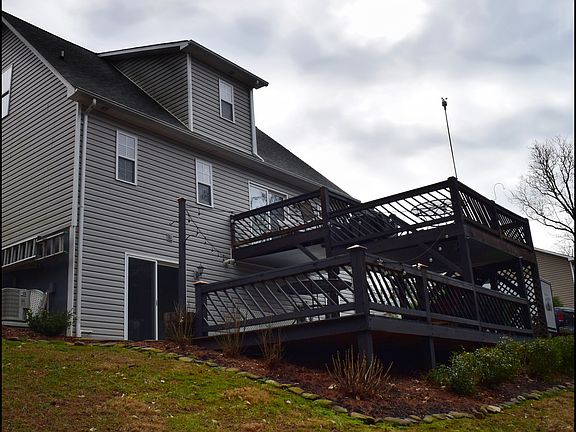3rd image of 261 Forest Glen Way
