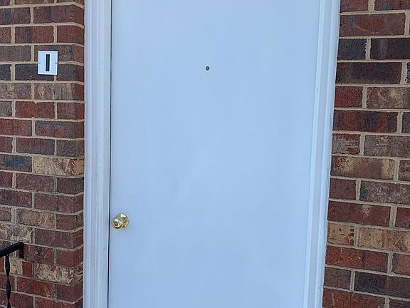 4th image of 942 Vine St #I