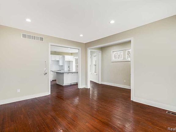 4th image of 1436 Baldwin St
