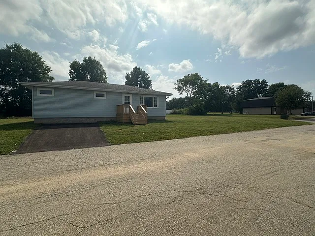 3 bed, 1500 sqft, $1,600 — Photo 4