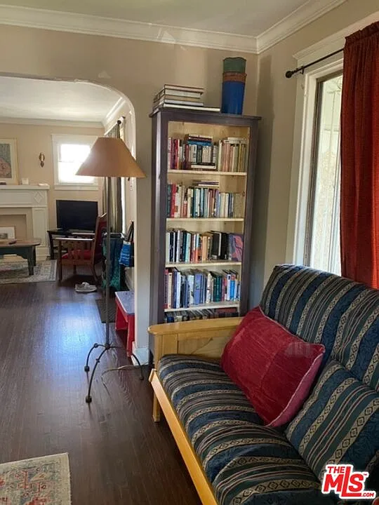 2 bed, 1.0 bath, 1006 sqft, $3,700 — Photo 4