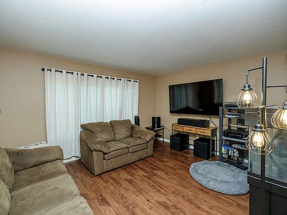 5th image of 1525 Irwin Ave