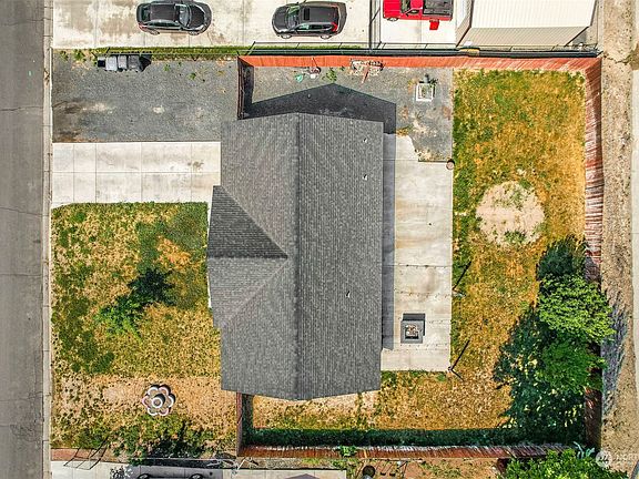 3rd image of 1102 E Terrace Avenue