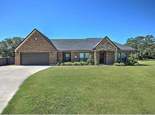 1029 Heritage Oaks Dr, Angleton, TX 77515