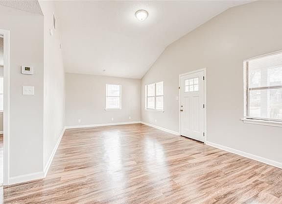 4th image of 1000 Stonewall St