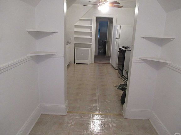 2nd image of 39 Yorktown St
