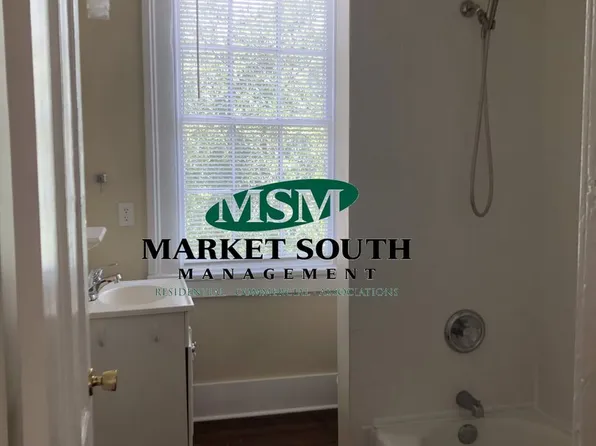 121 W Duffy St, Savannah, GA 31401