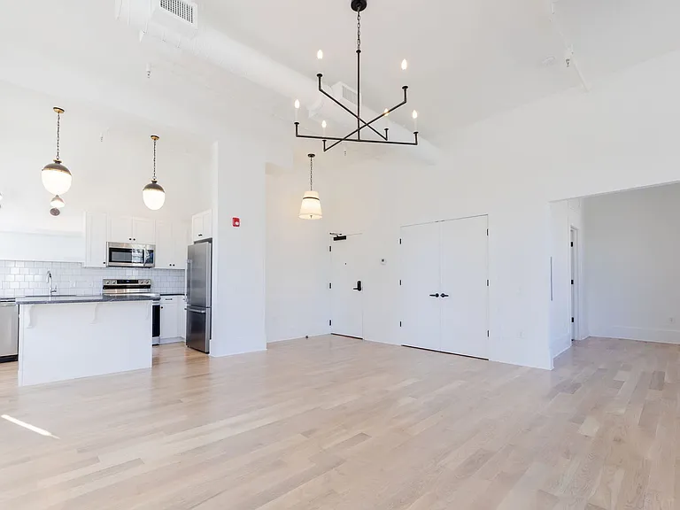 582 Mulberry St — Photo 19