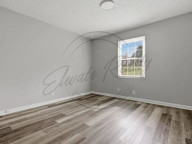 703 Linden Grn — Photo 13