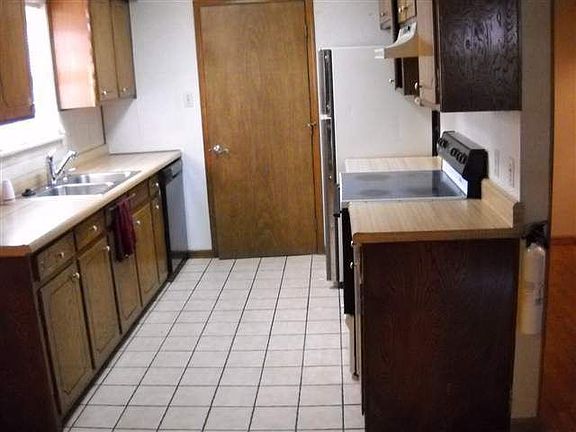 5th image of 117 NE English St