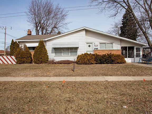 2nd image of 33618 Warren Rd