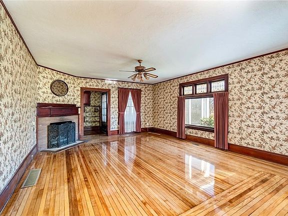 4th image of 1915 Park Ave