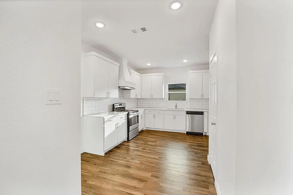 3 bed, 1400 sqft, $1,850 — Photo 2