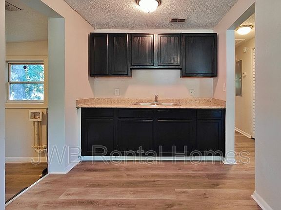 3rd image of 2750 Floradale Dr S