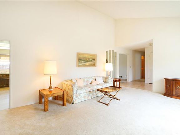 5th image of 945 Briarcliff Dr