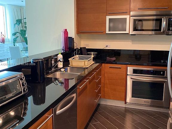 5th image of 253 NE 2nd St APT 3408