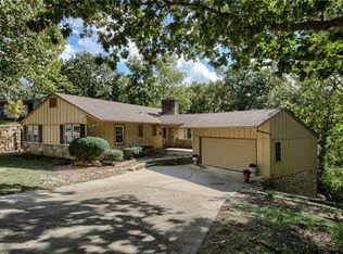 201 NW Greentree Ln, Kansas City, MO 64116