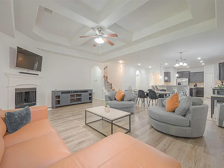 8722 Adrienne Dr — Photo 18
