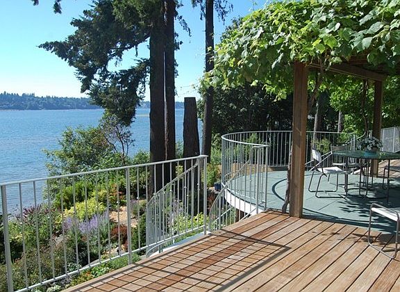 3rd image of 2053 E Bay Dr NE