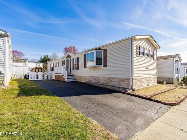 11 Ruffian Way, Howell, NJ 07731