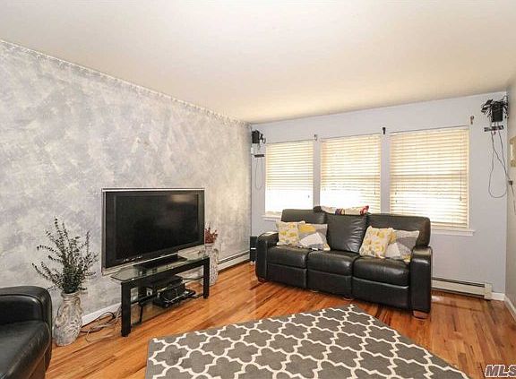 5th image of 125 Commonwealth Dr