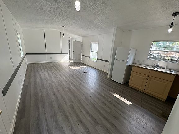5th image of 7008 Cedar Cir #206