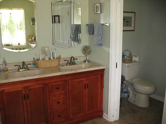 Master Bath, Jacuzzi&Shower