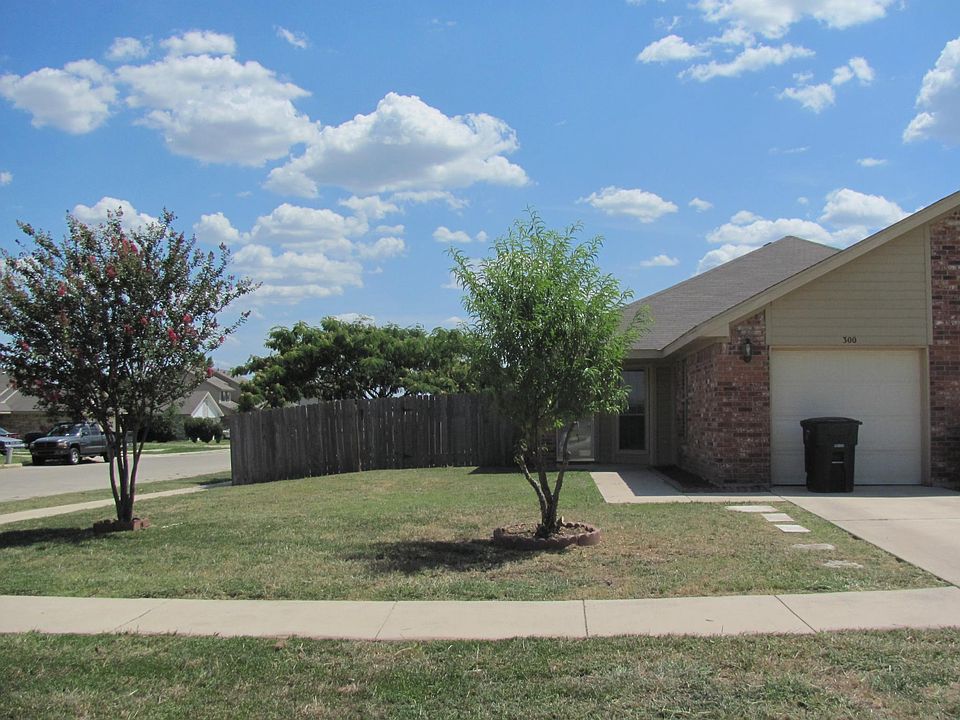 1st image of 300 Deloris Dr