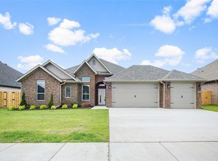 1808 Salmon St, Pea Ridge, AR 72751
