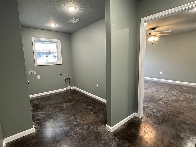 526 Maple St — Photo 15
