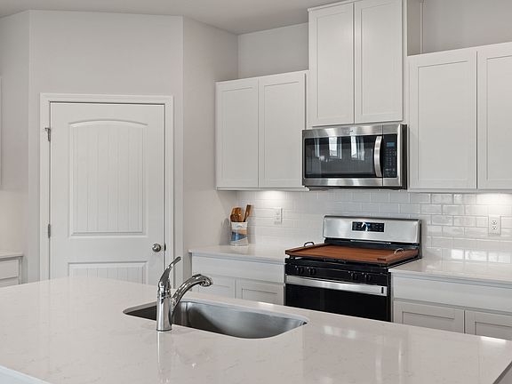 5th image of 6114 Japonica Ln
