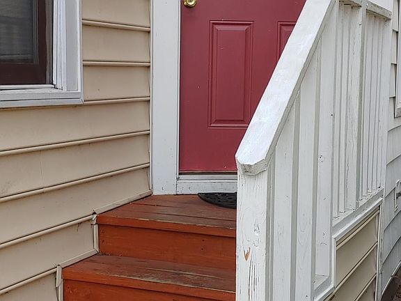 3rd image of 2076 Elmhurst Ln