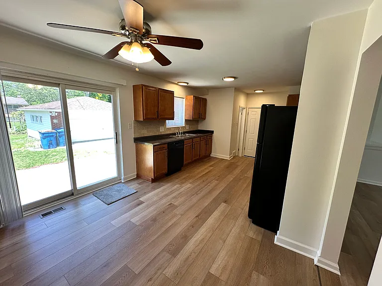 Dine-In Kitchen