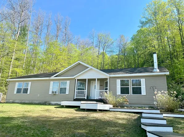 10400 Pickerel Lake Rd, Petoskey, MI 49770