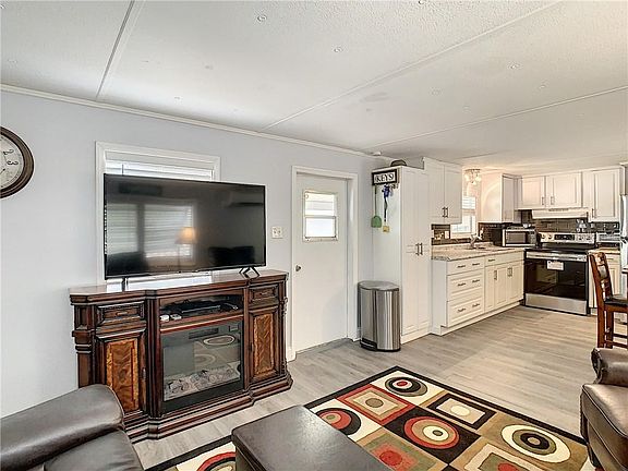 4th image of 6736 Albatross Ln