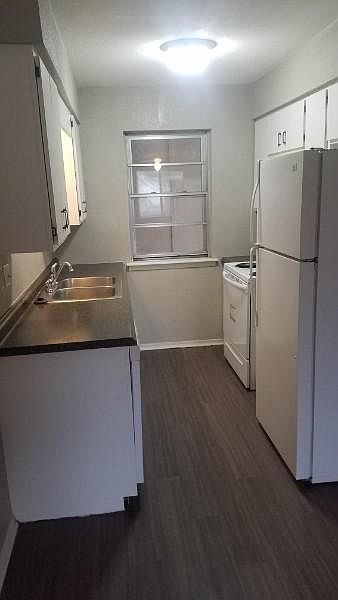 2nd image of 212 Capitol St APT 14