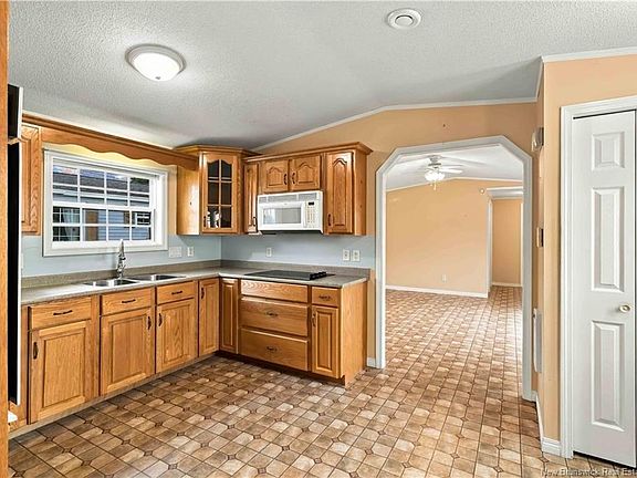 3rd image of 10 Northrup Cres