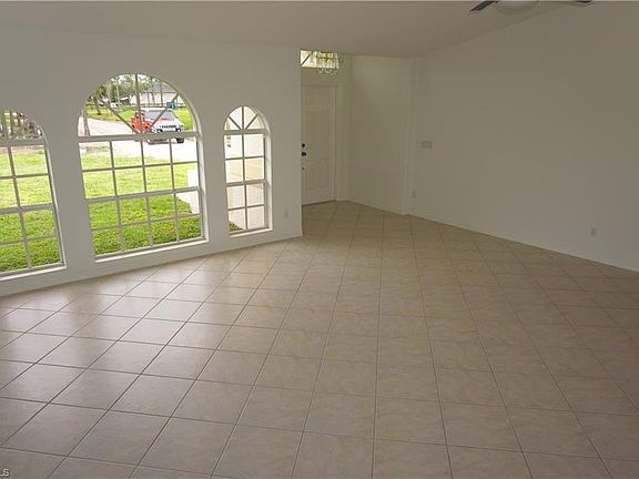 3rd image of 4140 33rd Ave NE