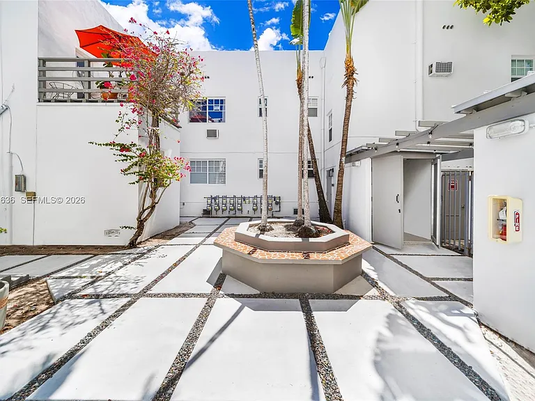 408 W 25th St #8 — Photo 19
