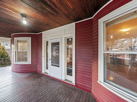 3rd image of 62 Fuller St