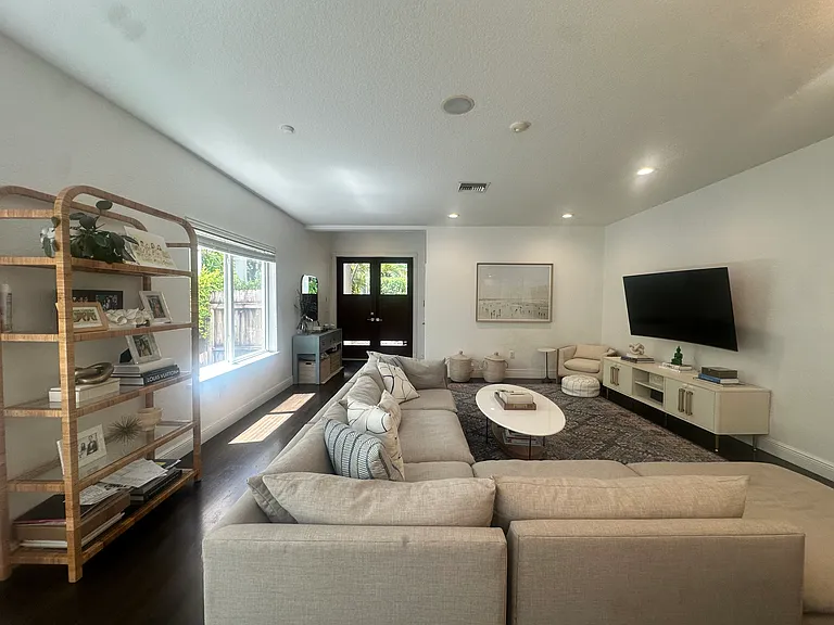 3068 Shipping Ave — Photo 8