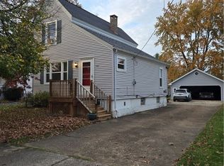 382 Columbus St, Elyria, OH 44035