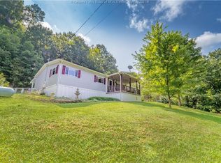 97 Cascade Brk, Alum Creek, WV 25003