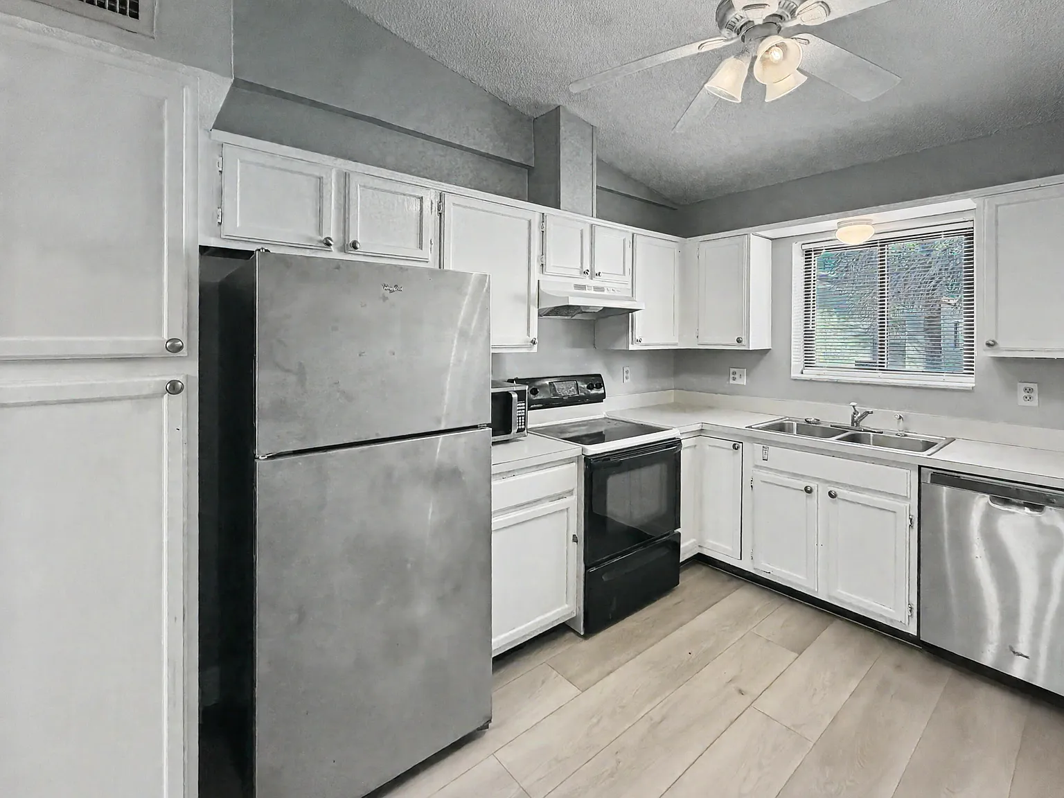 2 bed, 2.0 bath, 935 sqft, $2,600 — Photo 4