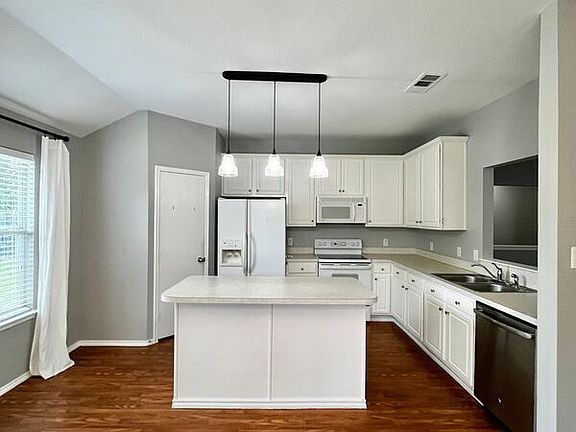 3rd image of 9840 Parkmere Dr