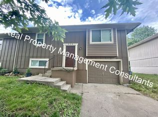 910 SW Kings Cross Rd, Blue Springs, MO 64014