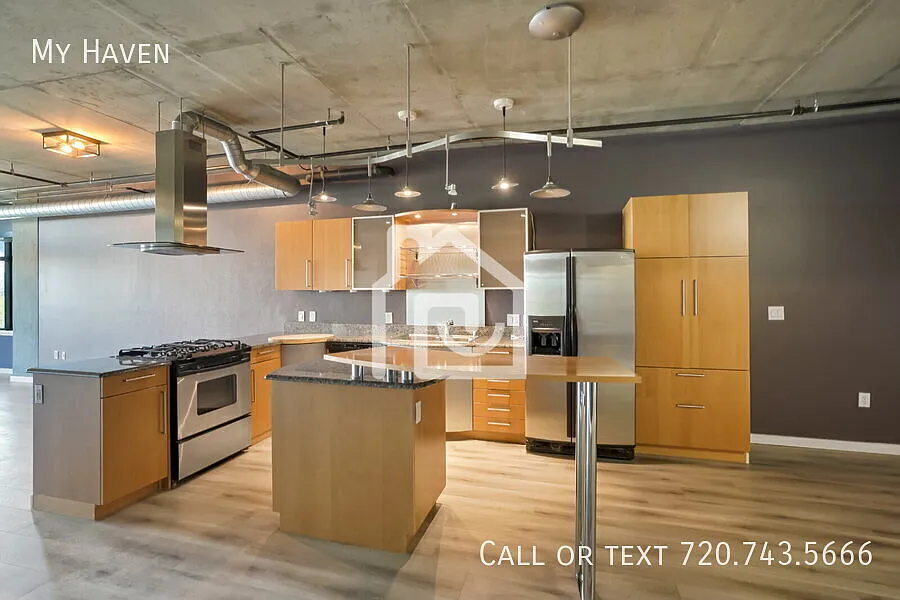 Large 2 Bedroom Loft in LoDo with Amazing Views — Photo 3